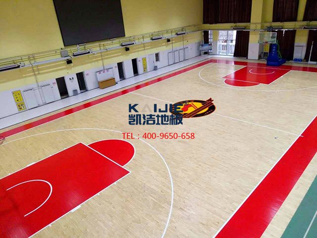 體育館專用運(yùn)動(dòng)木地板安裝——?jiǎng)P潔體育木地板