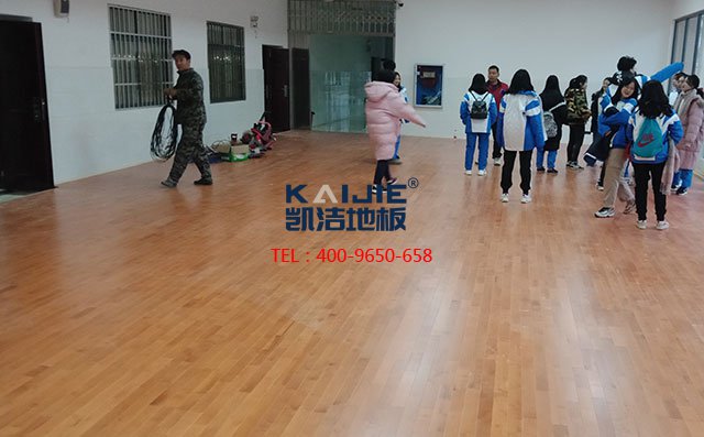 專業(yè)體育館木地板安裝，需要把這些事做好——?jiǎng)P潔地板