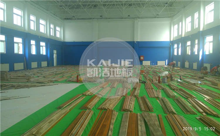 北京西城中學(xué)體育館運(yùn)動木地板項(xiàng)目圖片