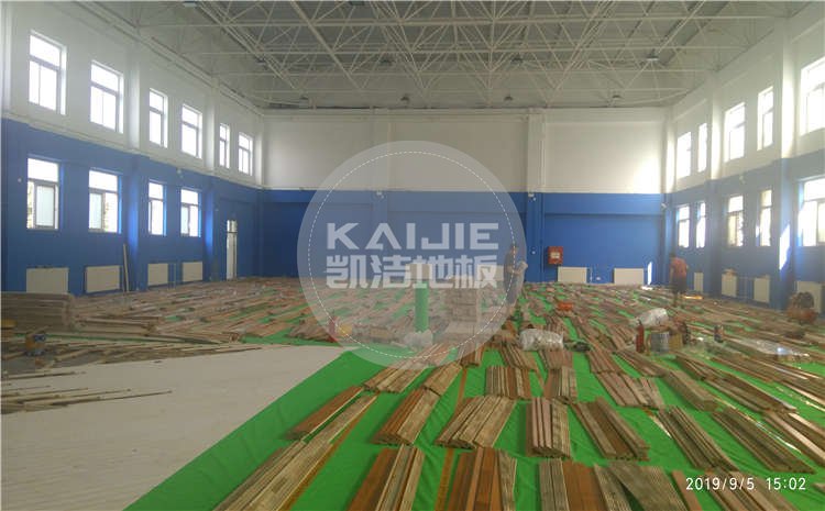 北京西城中學(xué)體育館運(yùn)動木地板項(xiàng)目圖片