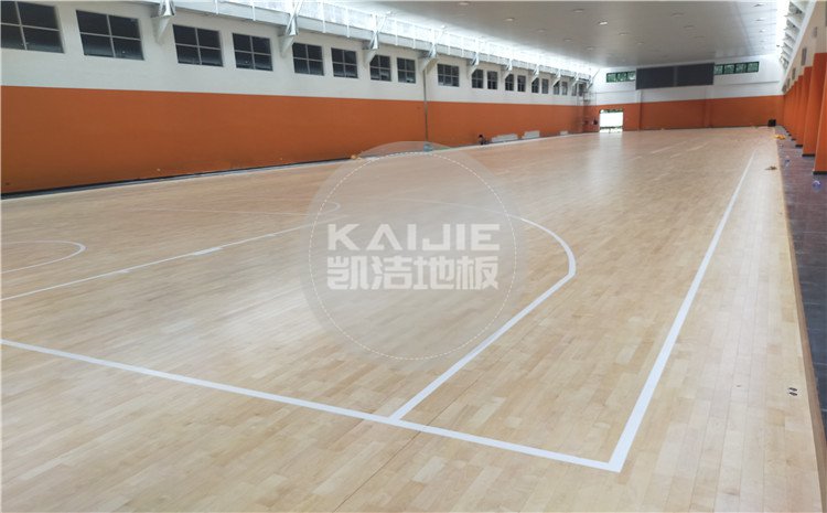 廣州天河區(qū)長(zhǎng)大公路培訓(xùn)學(xué)校籃球館木地板案例-凱潔體育地板