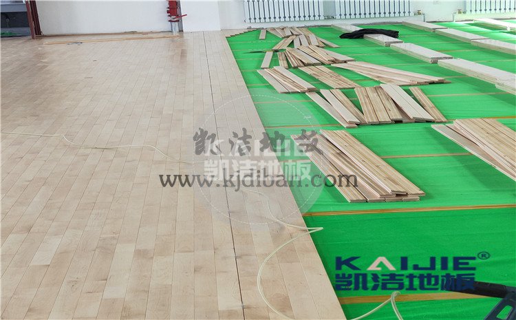內(nèi)蒙古鄂倫春旗大楊樹(shù)林業(yè)局全民健身中心木地板案例