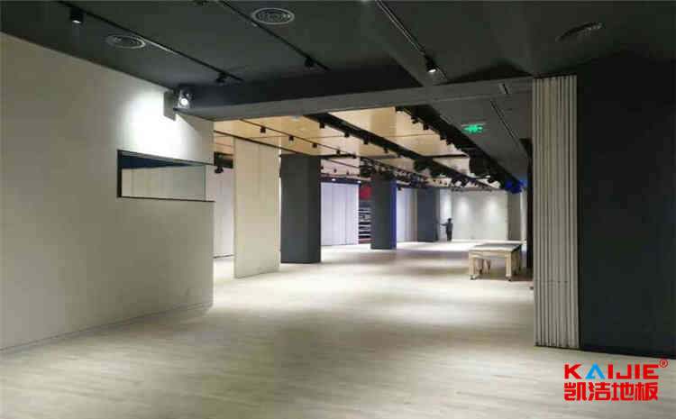 20厚木地板籃球館多少錢一平米？