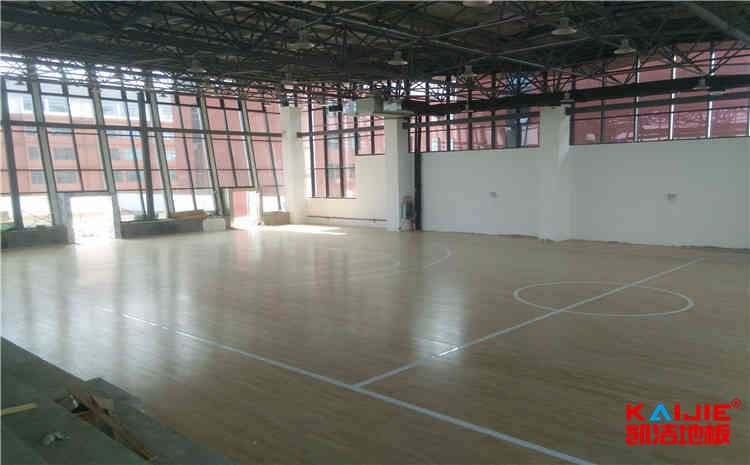 學(xué)?；@球館地板施工
