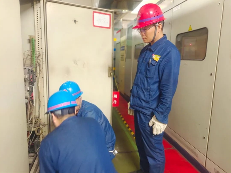 青銅峽籃球雙層木質(zhì)地板——凱潔地板